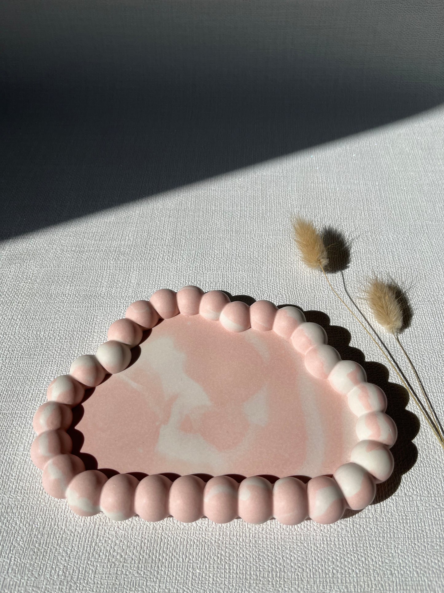 Creamy 🌥️ Plateau nuage décoratif en Jesmonite artisanale