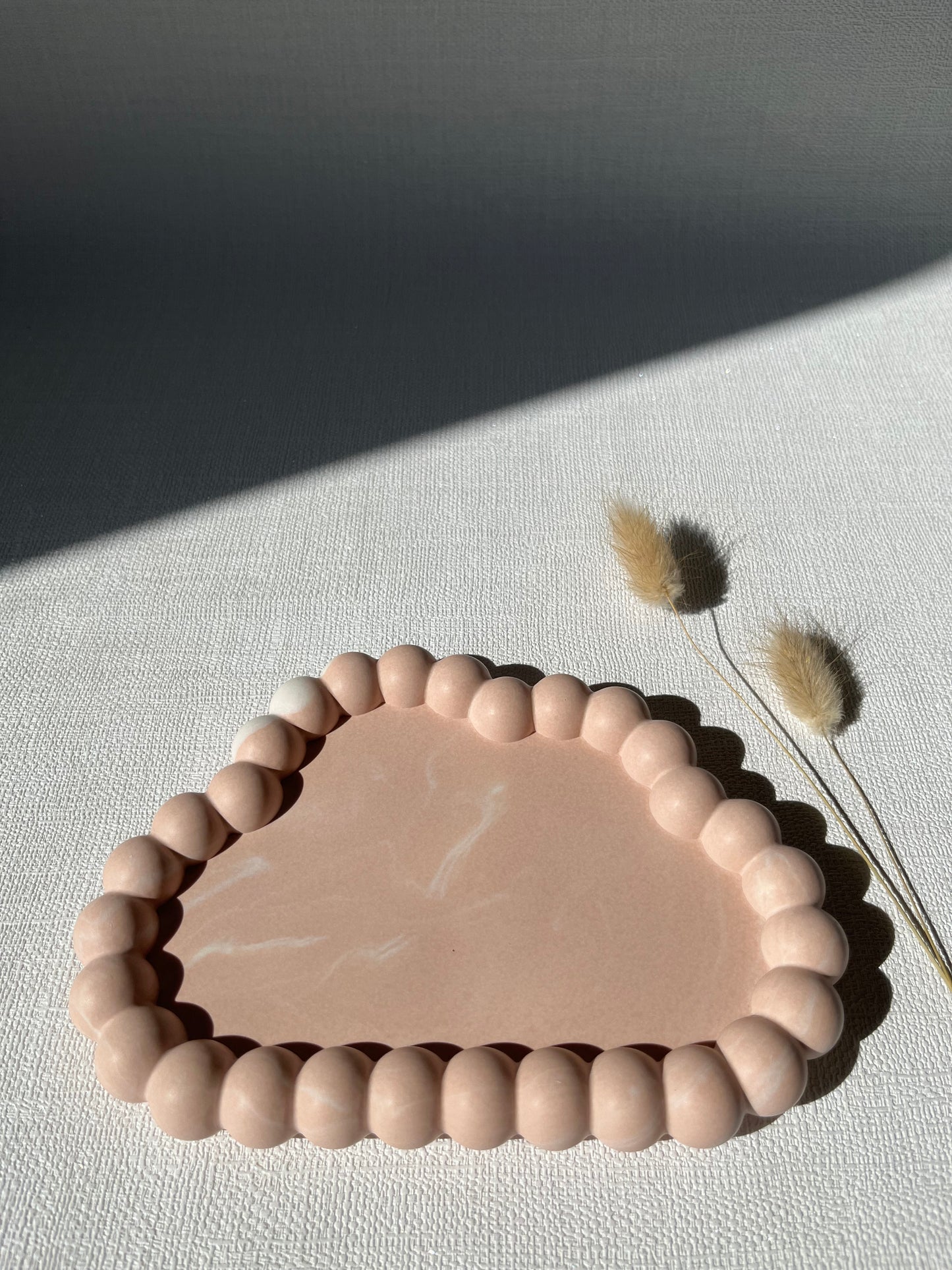 Creamy 🌥️ Plateau nuage décoratif en Jesmonite artisanale