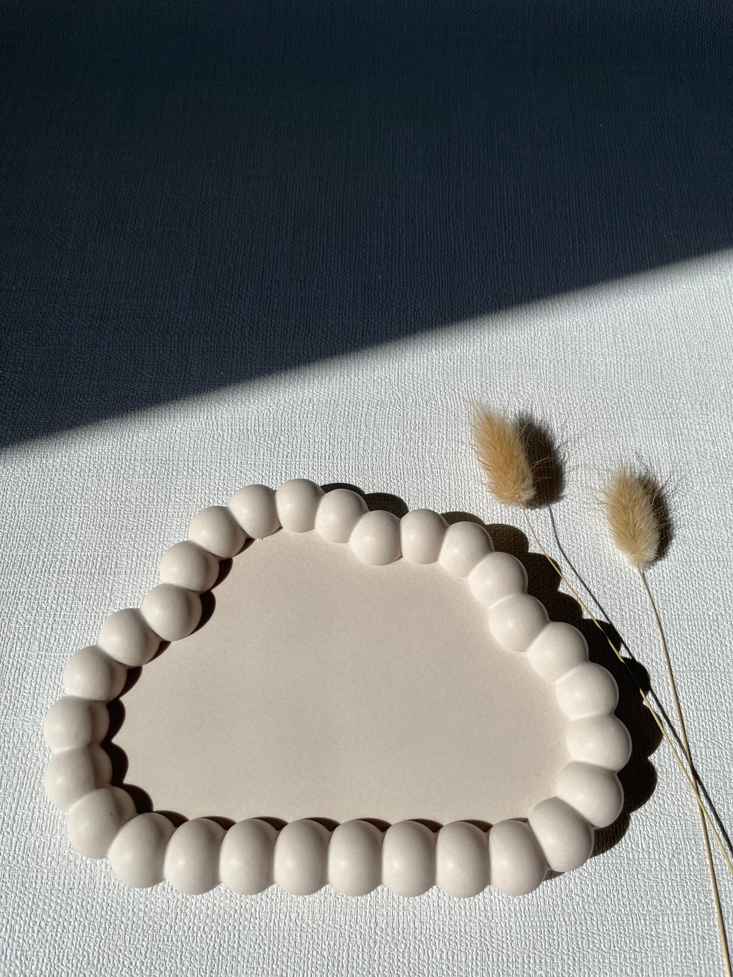 Creamy 🌥️ Plateau nuage décoratif en Jesmonite artisanale