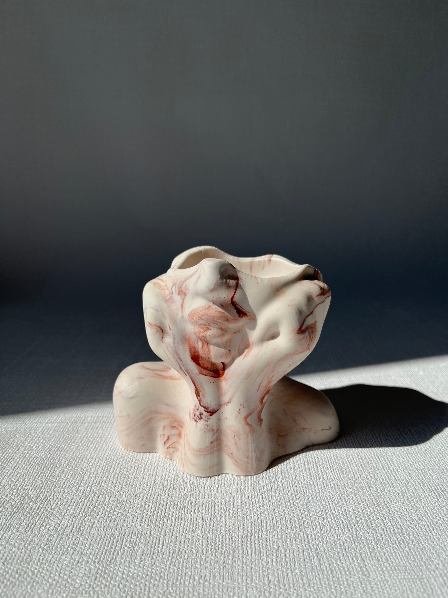 Statuette marbrée🗿 Petite sculpture décorative artisanale en Jesmonite