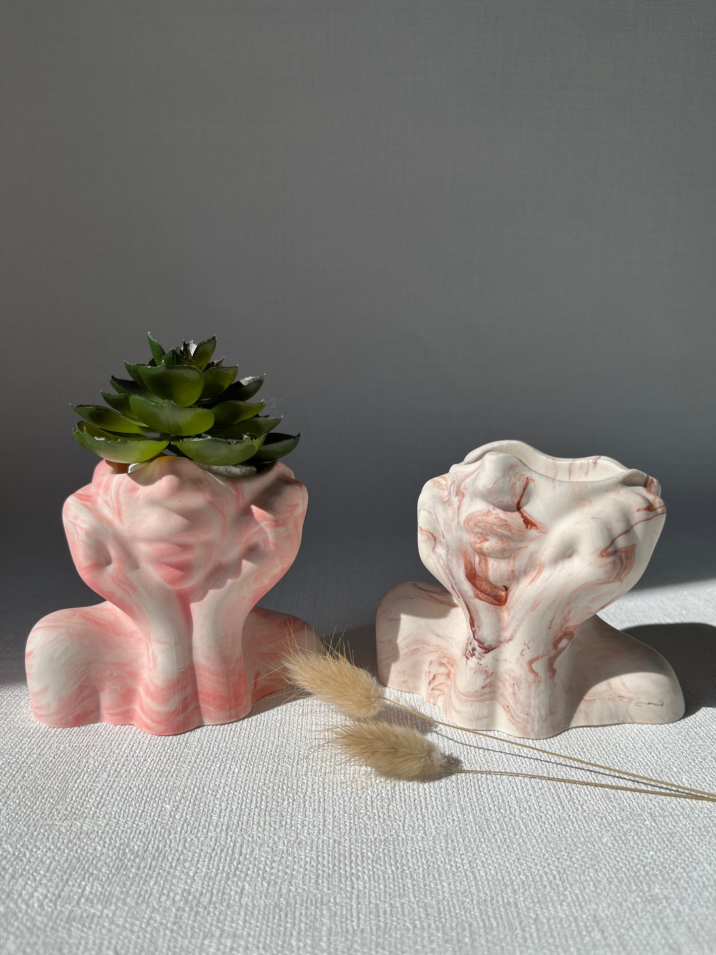 Statuette marbrée🗿 Petite sculpture décorative artisanale en Jesmonite